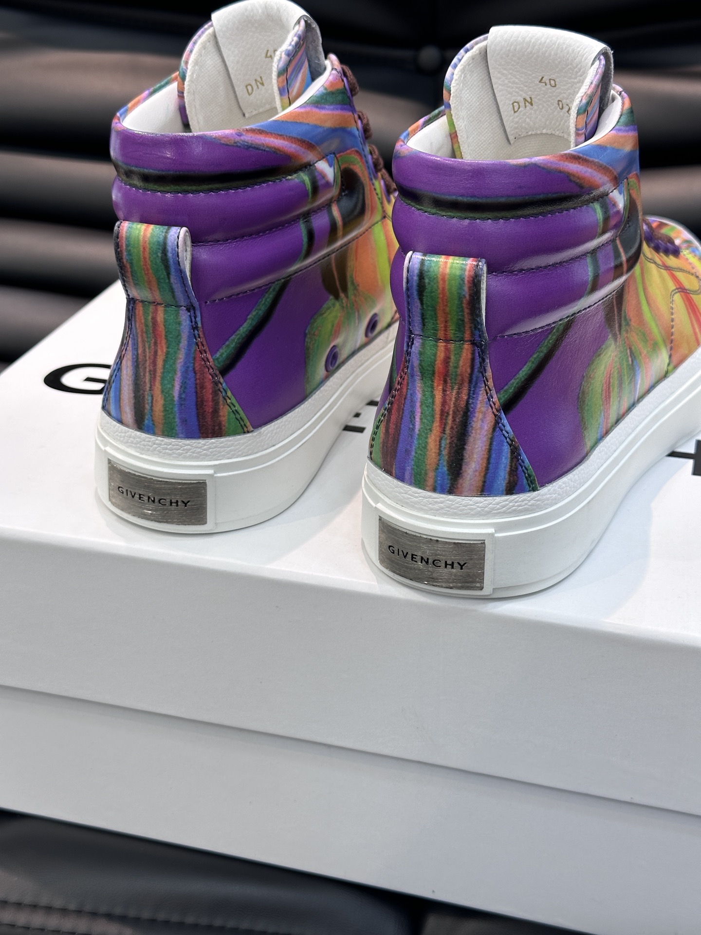 GIVENCHY