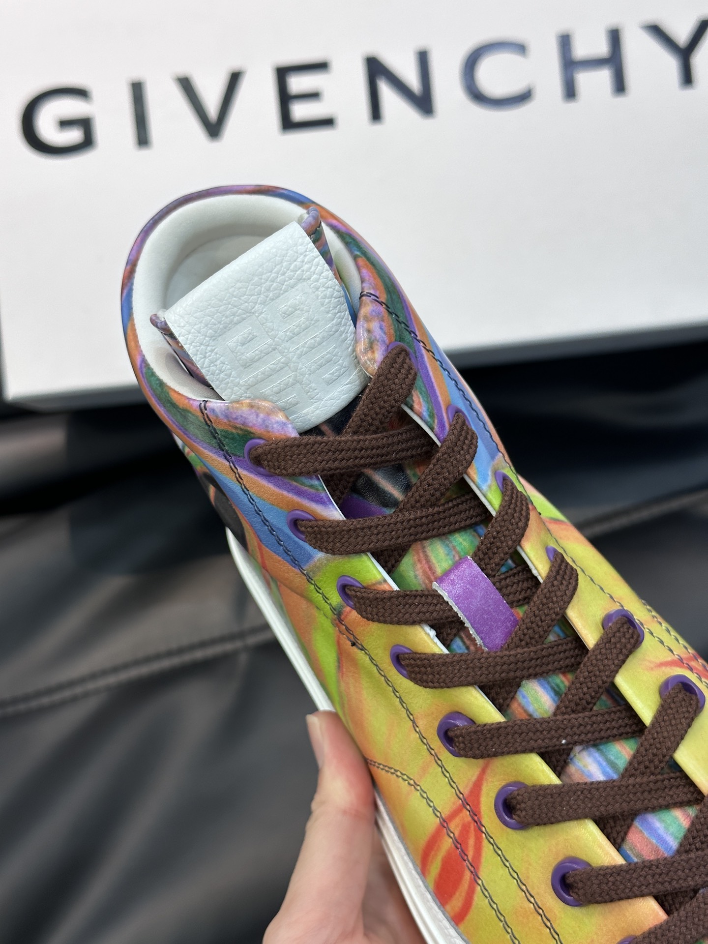 GIVENCHY