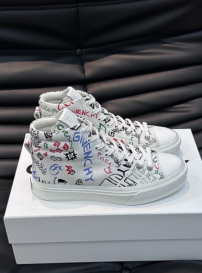 GIVENCHY