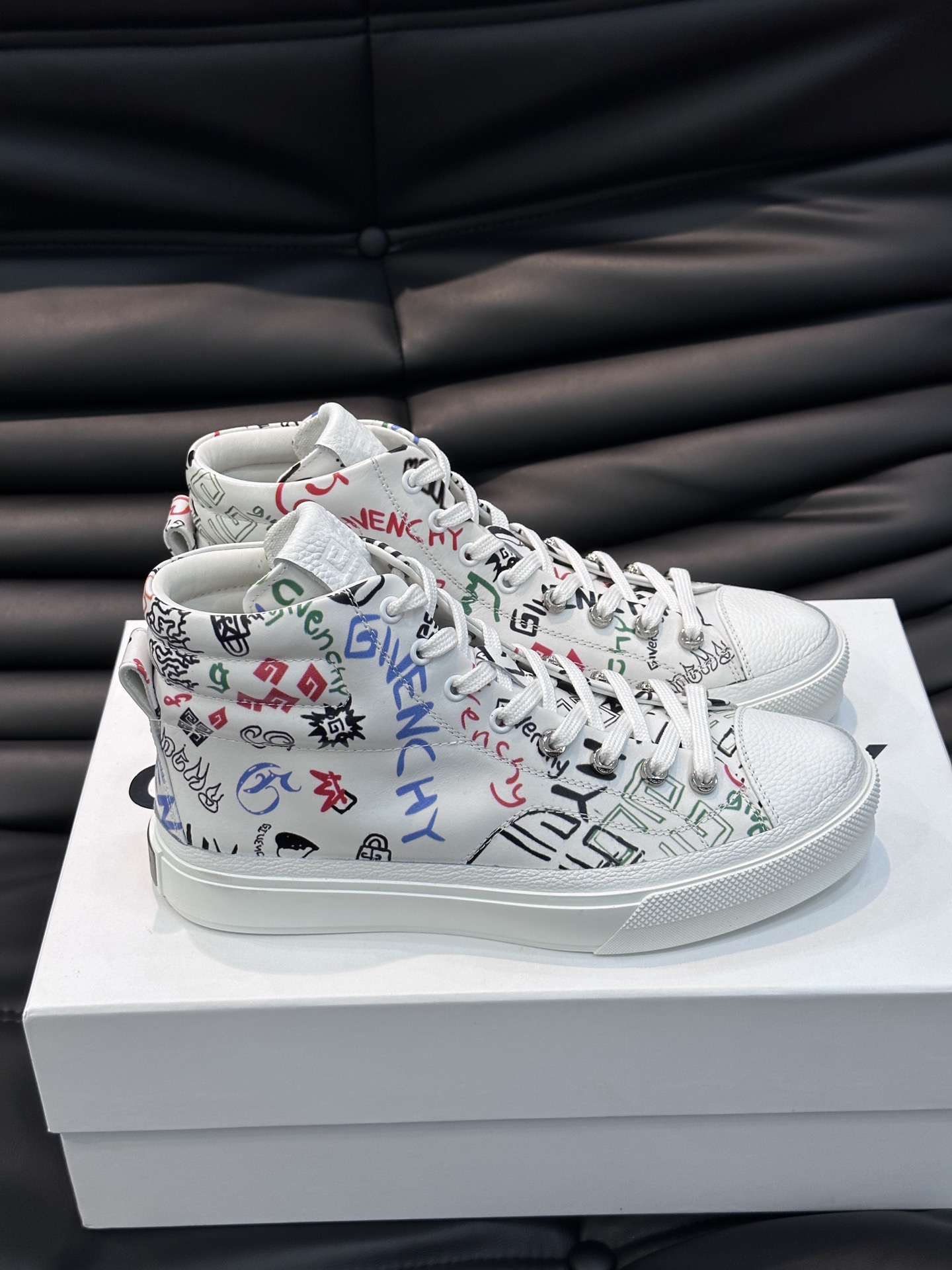 GIVENCHY