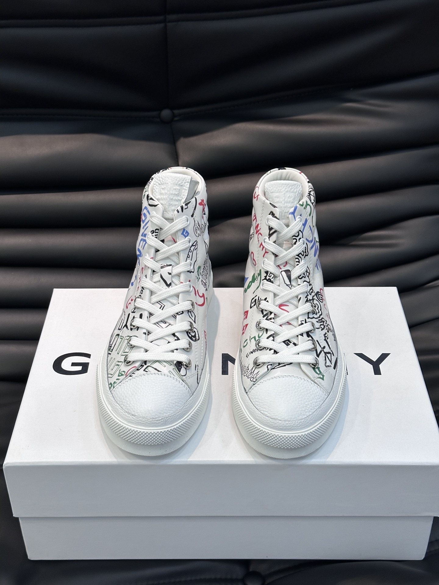 GIVENCHY