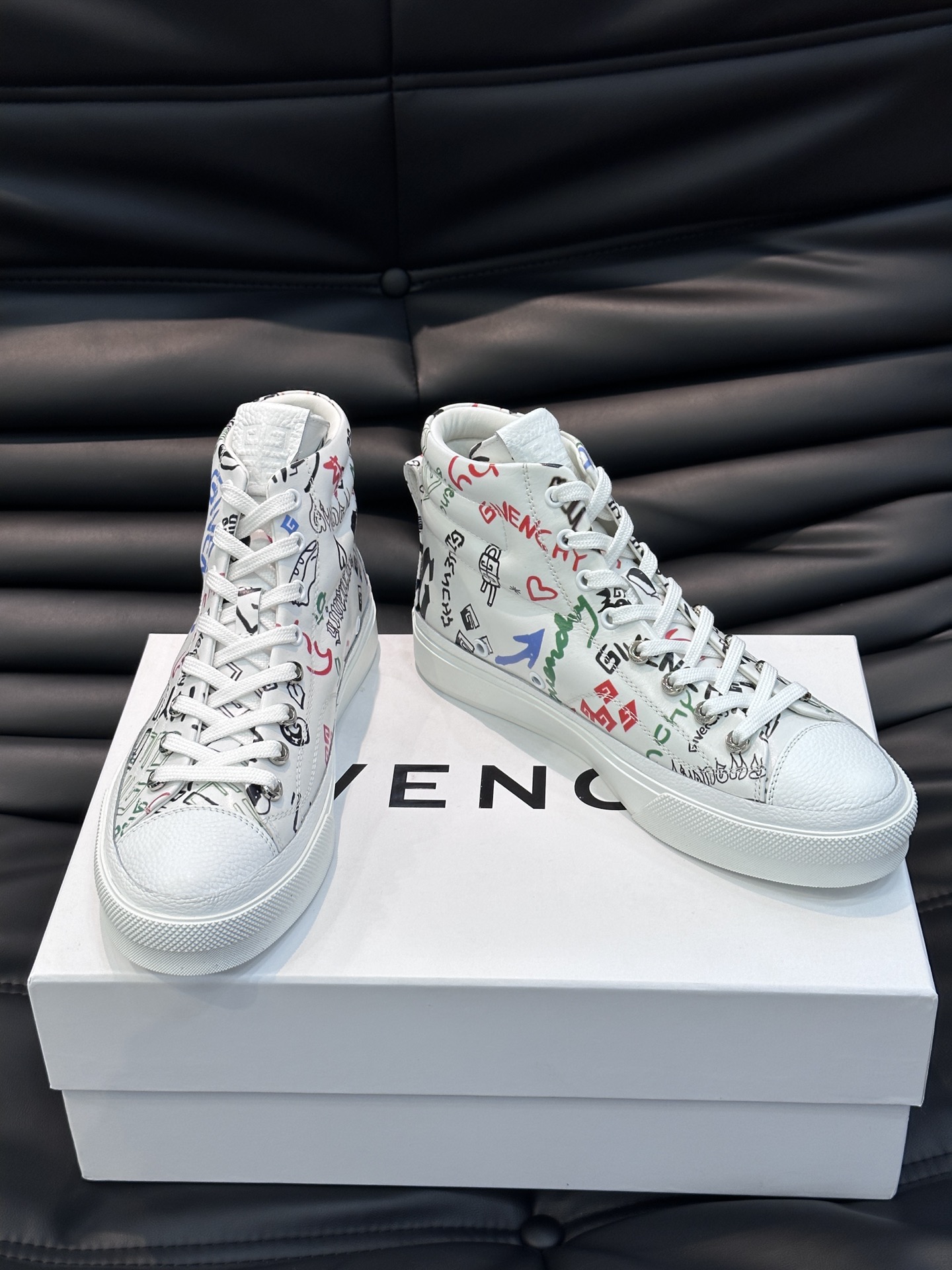 GIVENCHY