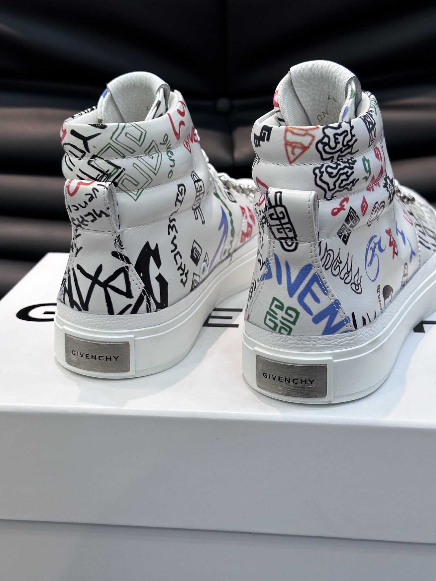 GIVENCHY
