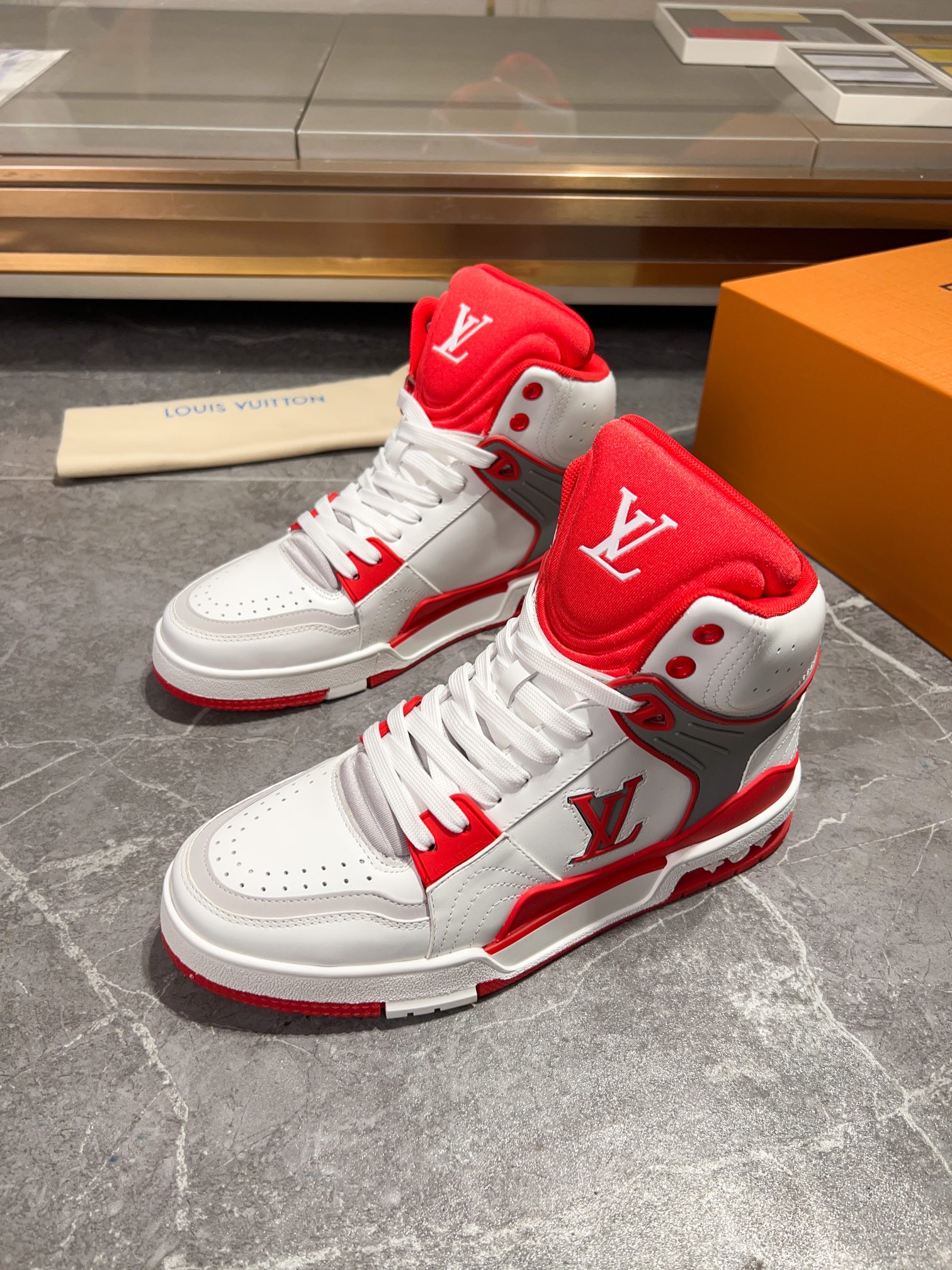 LOUIS VUITTON