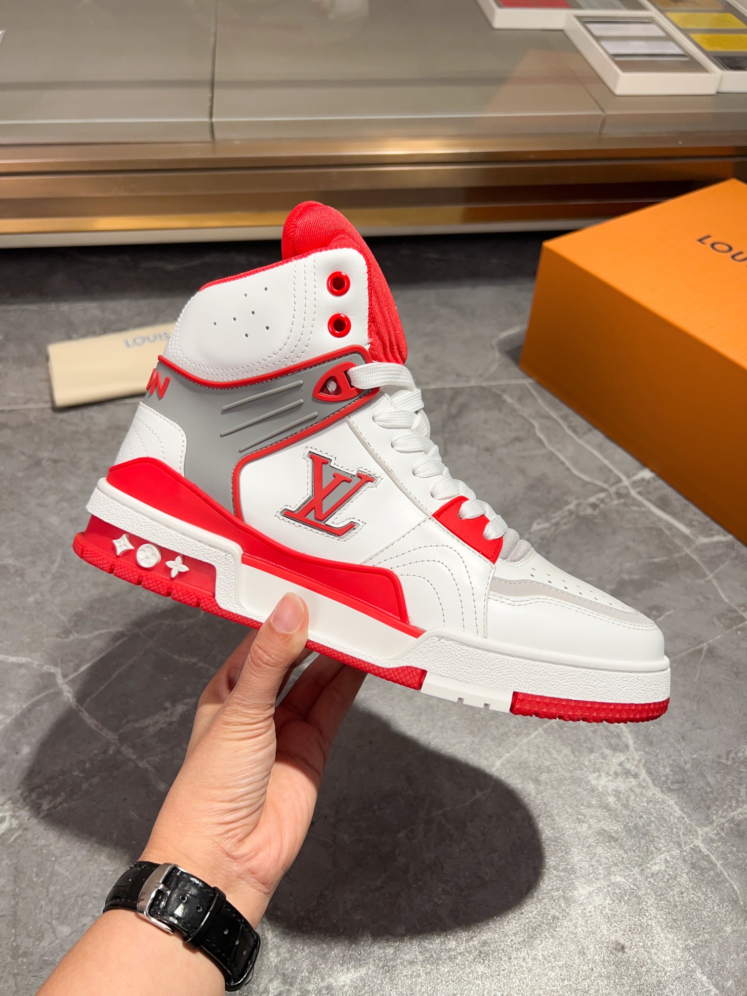 LOUIS VUITTON