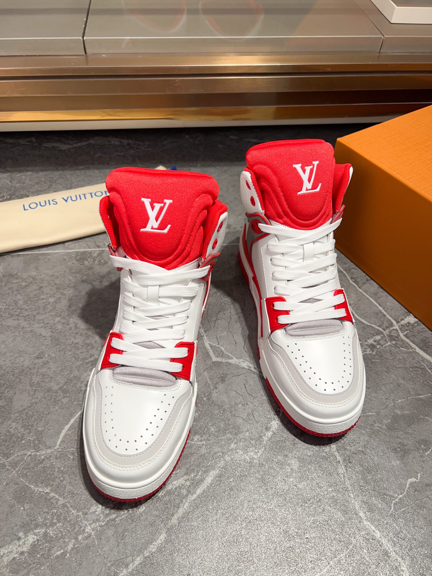 LOUIS VUITTON