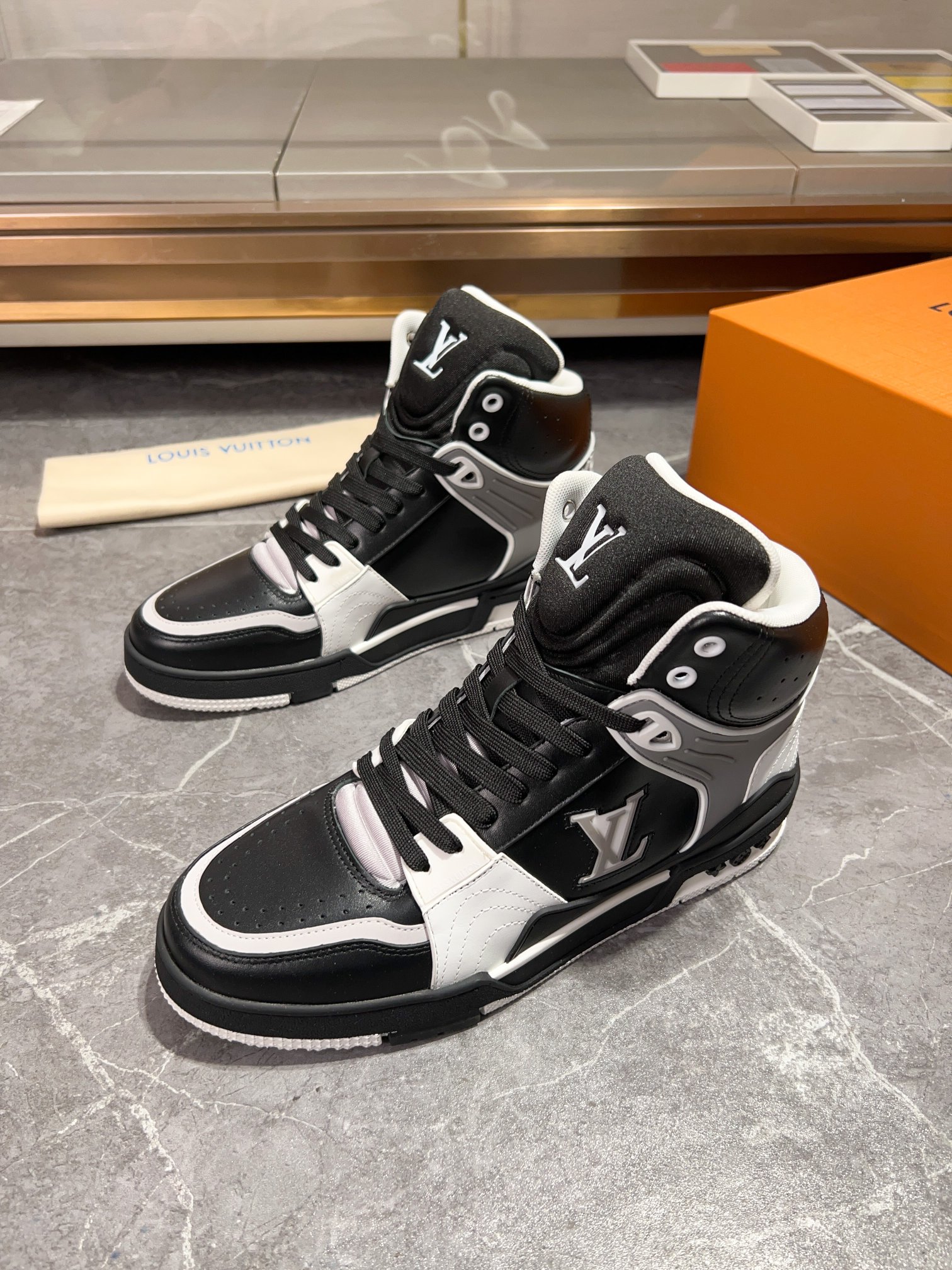 LOUIS VUITTON