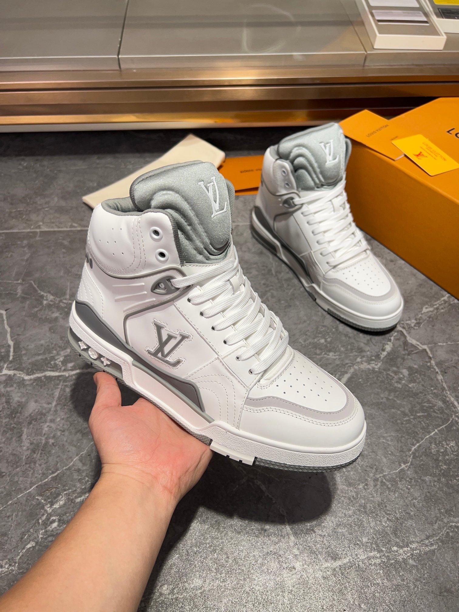 LOUIS VUITTON