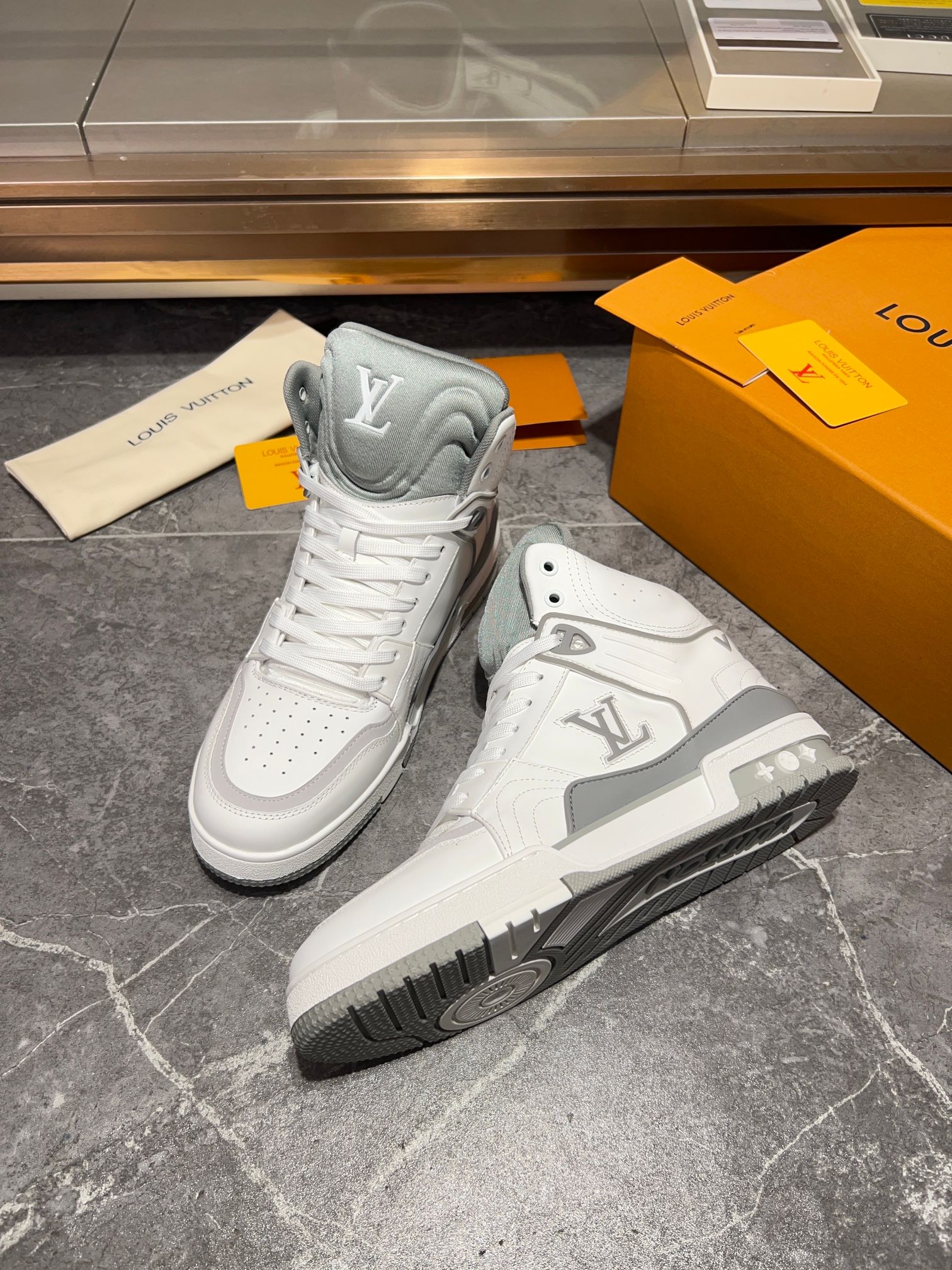 LOUIS VUITTON