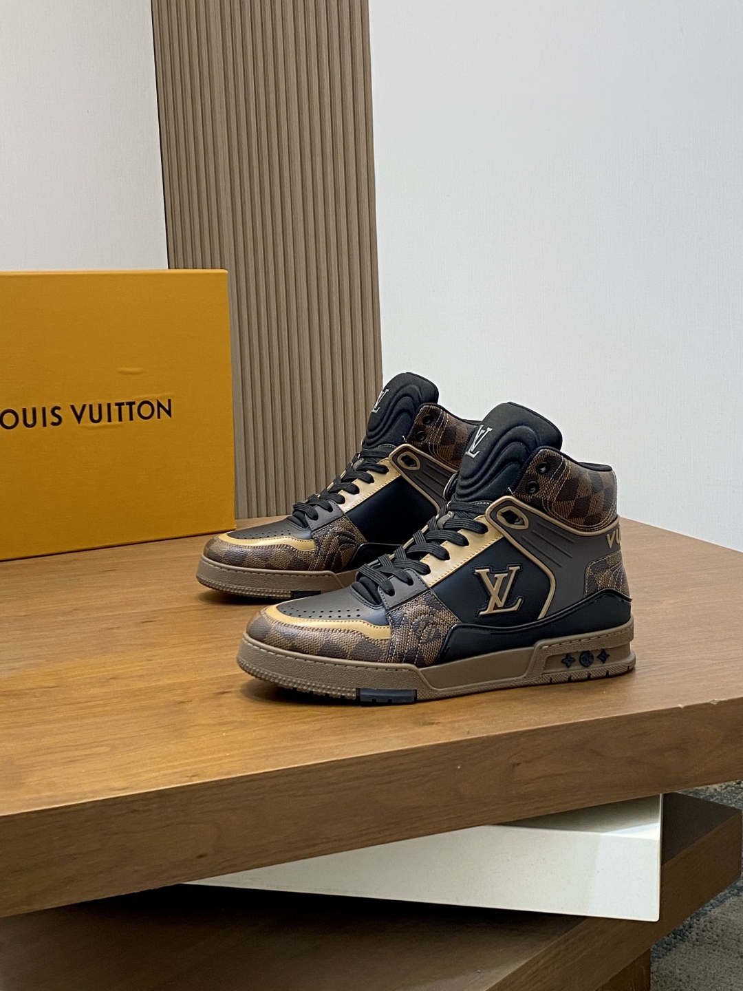 LOUIS VUITTON