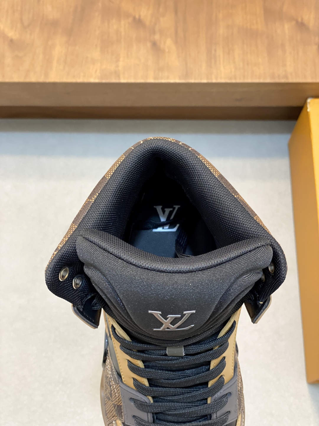 LOUIS VUITTON