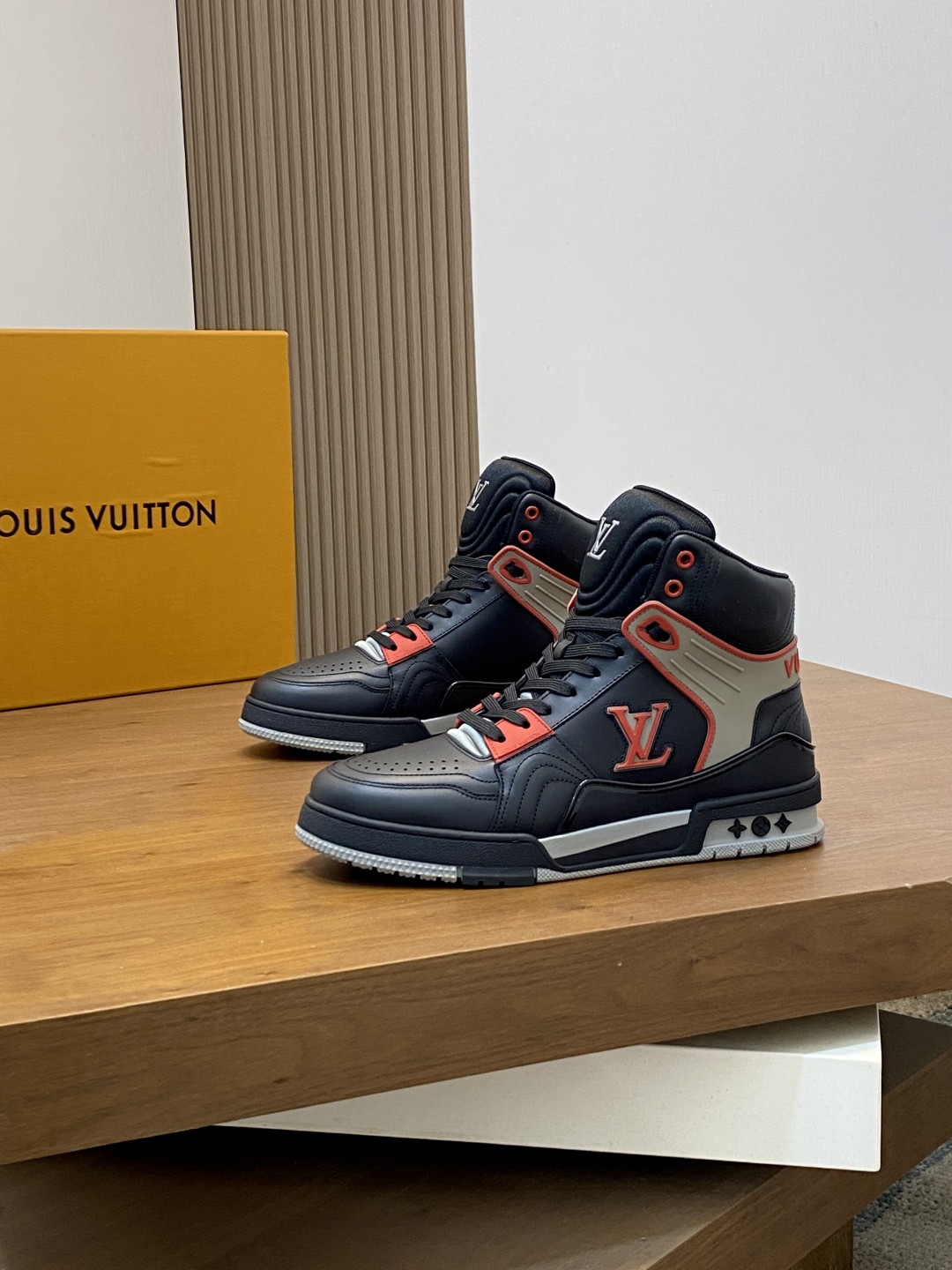 LOUIS VUITTON