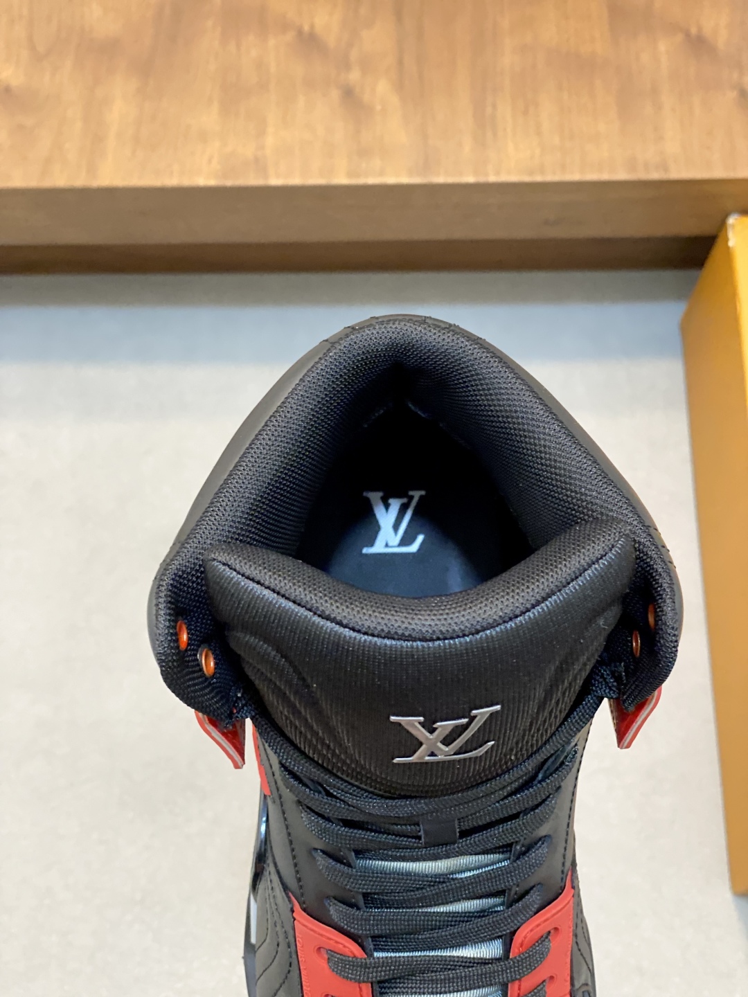 LOUIS VUITTON