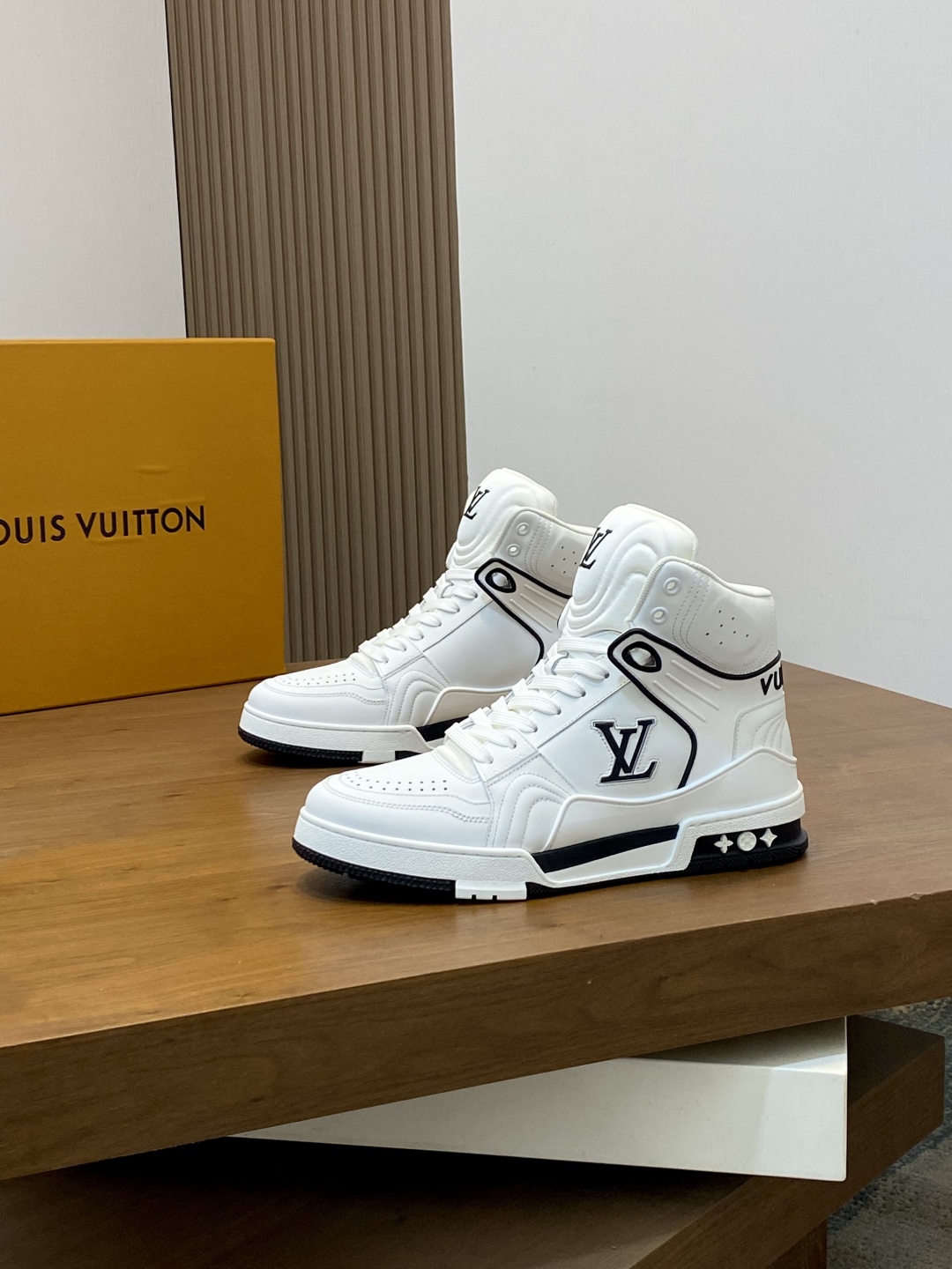 LOUIS VUITTON