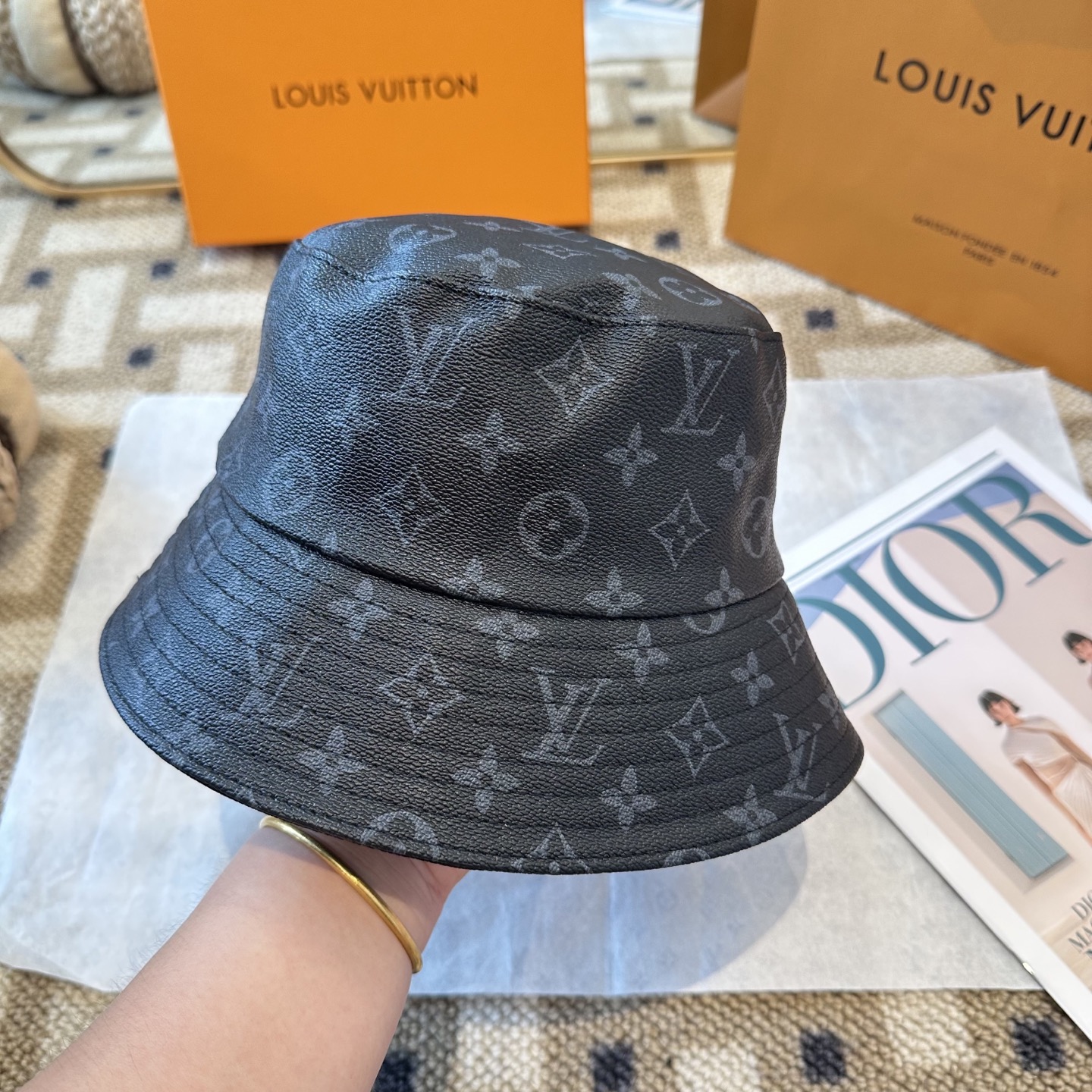 LOUIS VUITTON