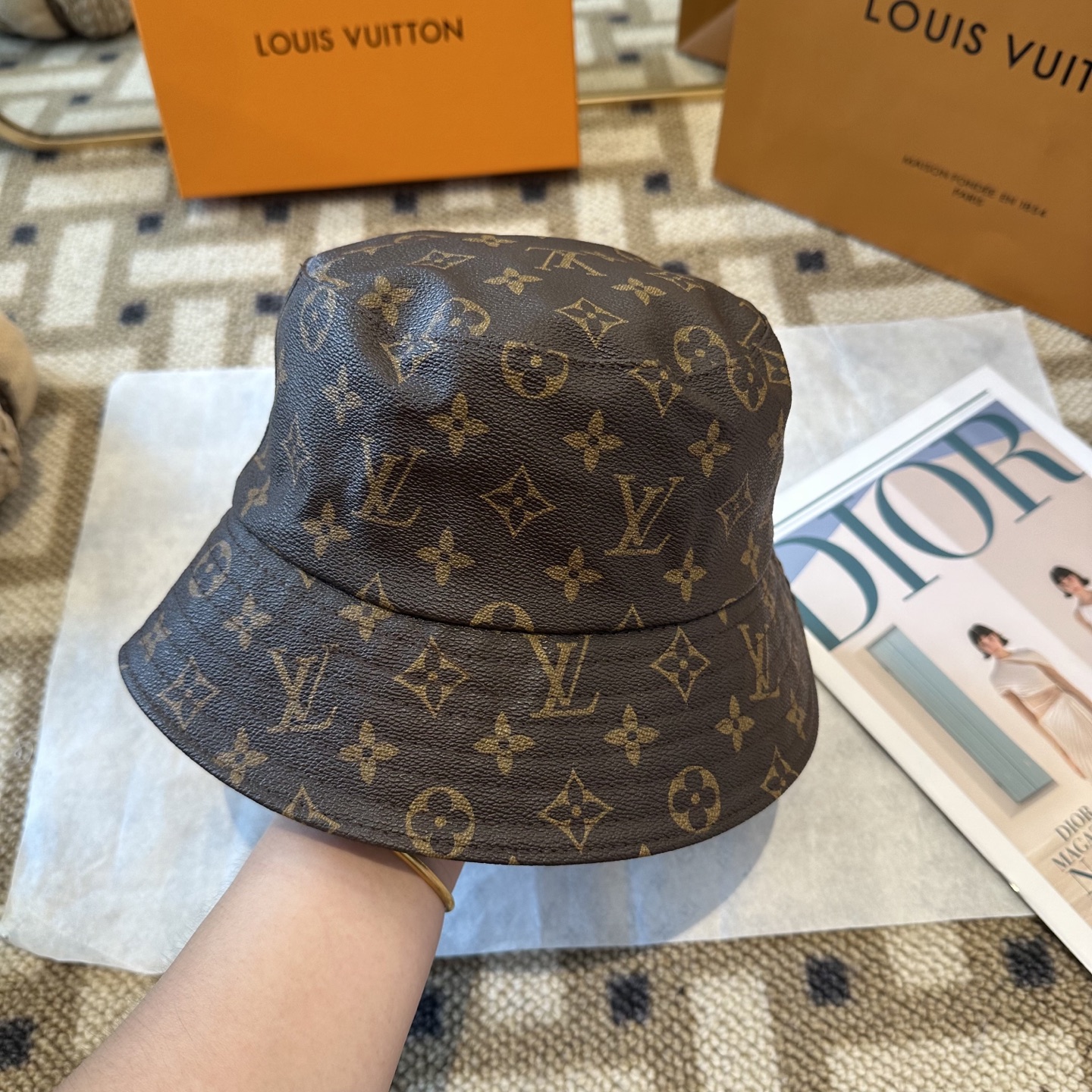 LOUIS VUITTON